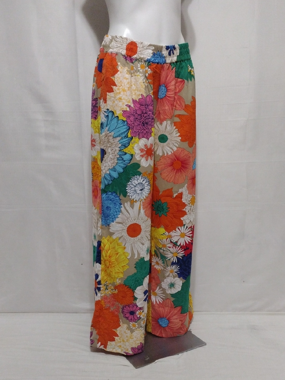 Wide Leg Floral Print Pants in Multicolor - Picture 7 of 15